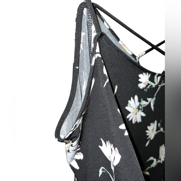 Kaileigh Cold Shoulder Floral Crisscross Blouse – Size Large - Picture 5 of 6